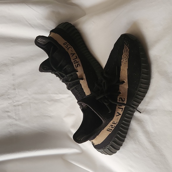 Adidas Yeezy Boost 350 V2 Copper Stripe is available for purchase on au PAY  Market - Imported Goods Online Store Co.Ltd. | au PAY Market - Online  Shopping Site